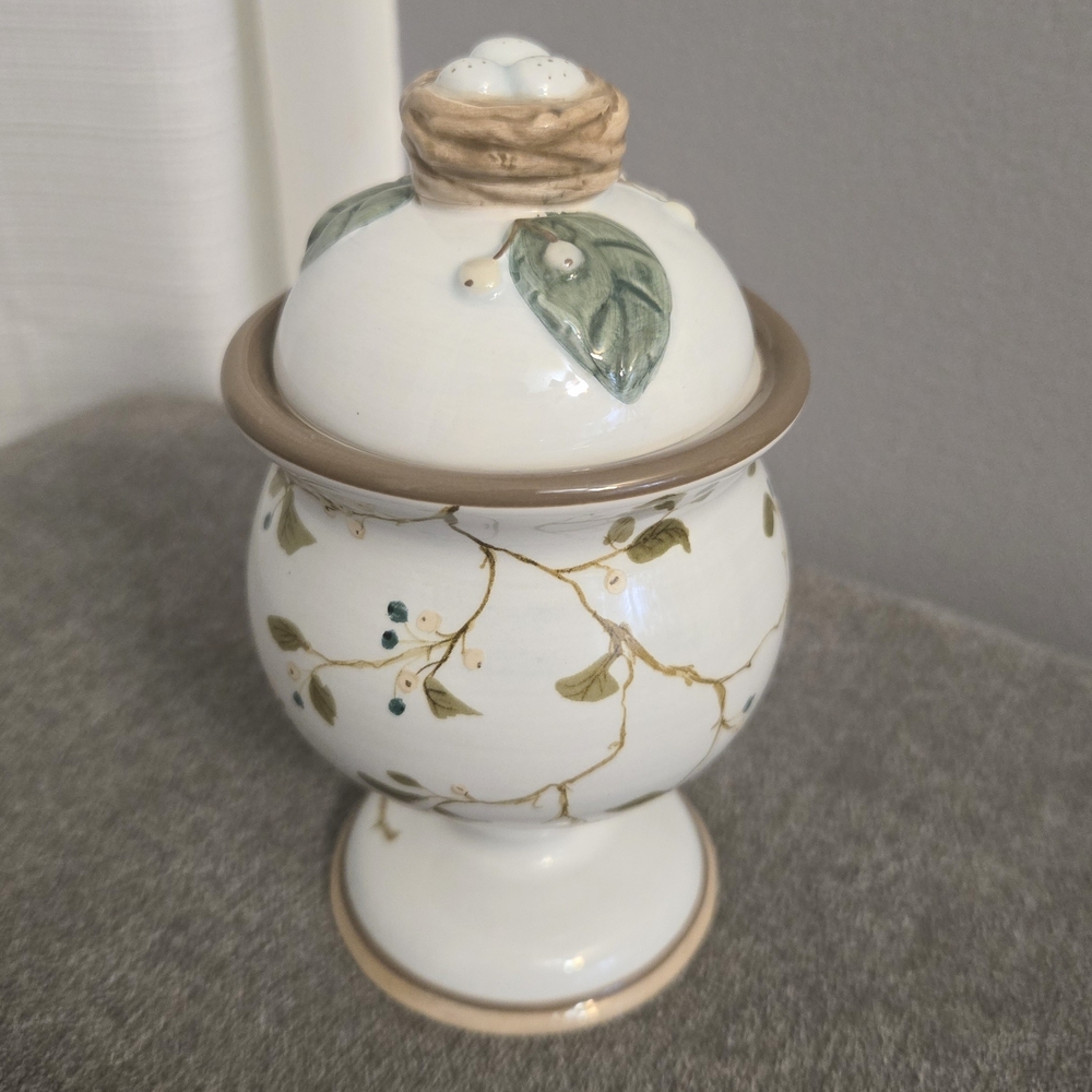 Demdaco Candle Jar Ceramic Pedestal Robins Nest Lid Vanilla Floral Romantic
